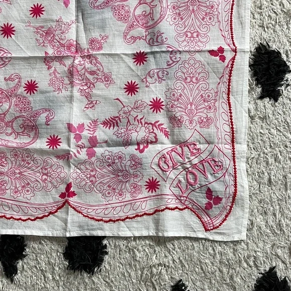 Vismaya Pink and White Bandana 20x20 - Picture 2 of 6